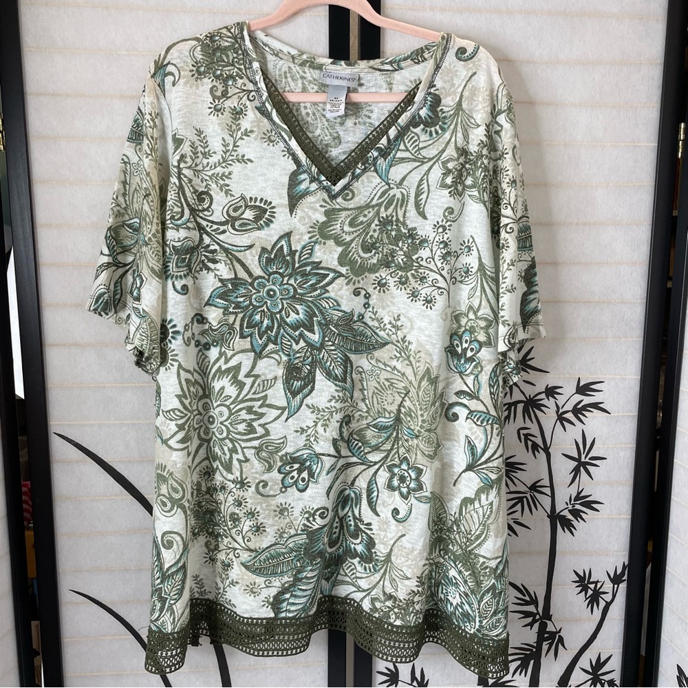 Catherine's Womens Top Plus Sz 2X Short Sleeve V Neck Floral Crochet Trim